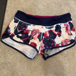 Lululemon size 6 speed up shorts